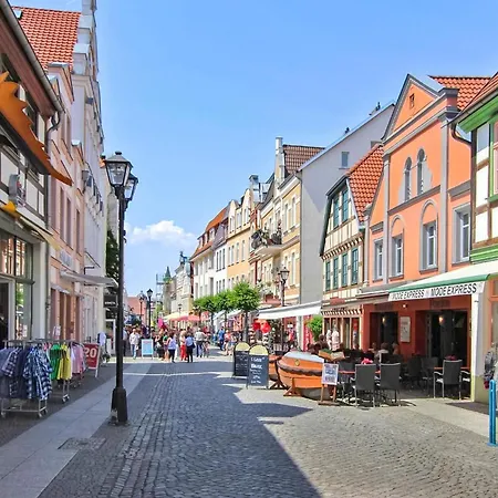 1 Bedroom Gorgeous In Waren Mueritz Apartmán *